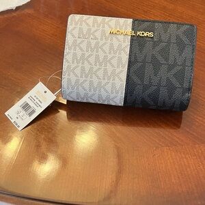 Michael Kors Two-Tone Black and Cream Wallet. Jet Set Travel. Bifold. Brand New